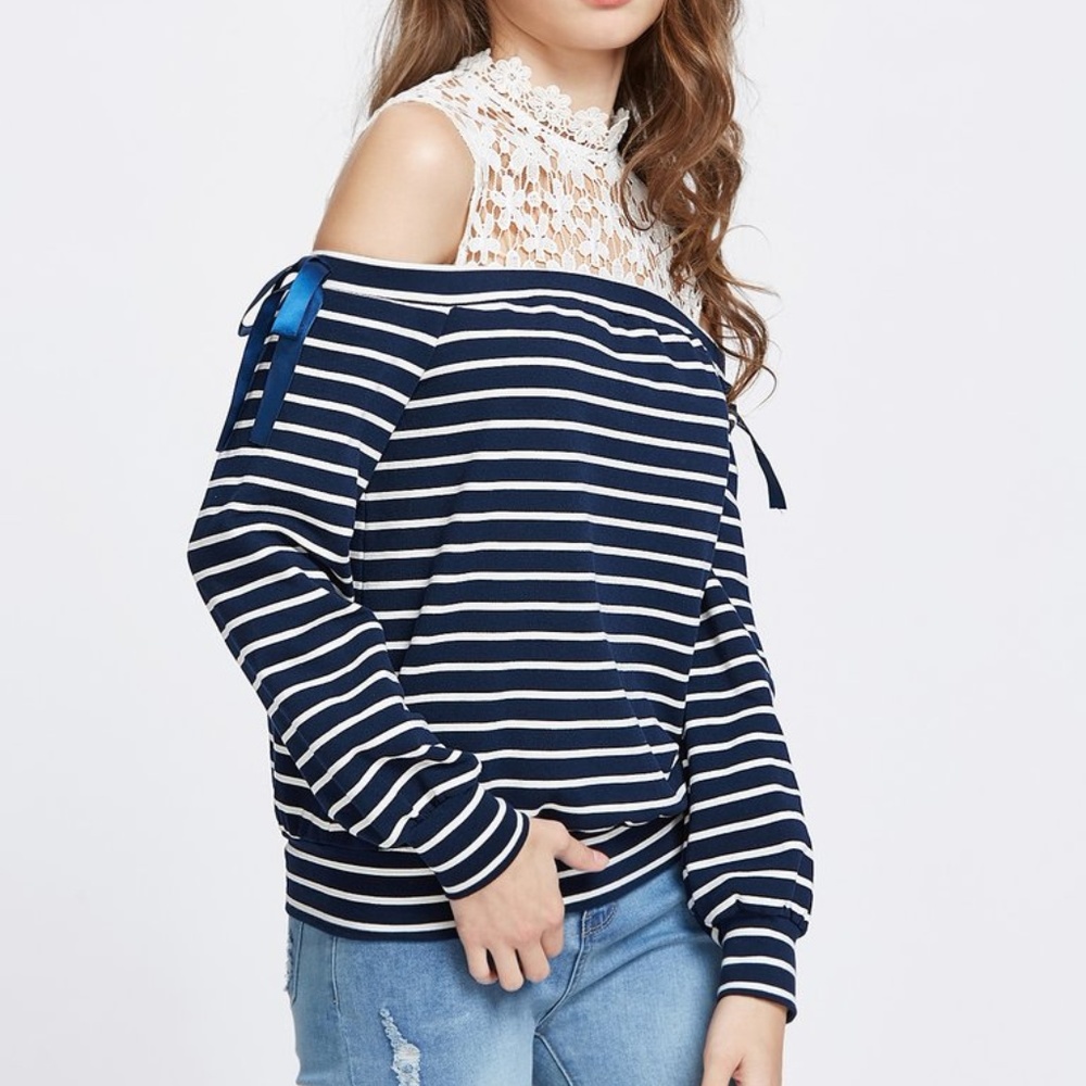 Cold shoulder stripe top with lace NWT!